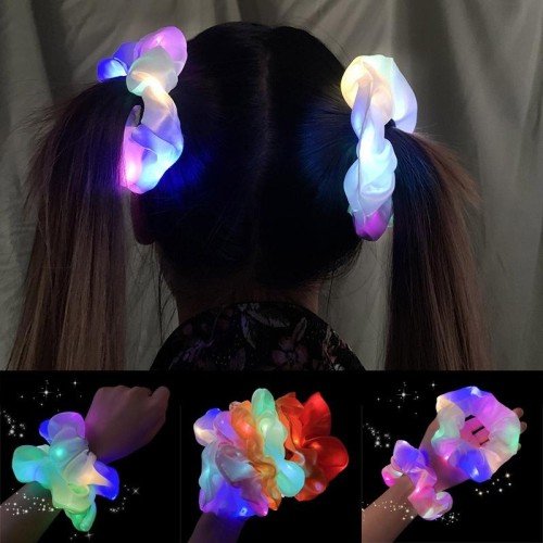 562741436534 5 500x500 1 Lila Mor Renk Led Işıklı Lastikli Saç Tokası - 3 Modlu Festival & Parti Saç Tokası najmaddin.com zarif lila tonunu büyüleyici ışık efektleriyle birleştiriyor. Karanlıkta parlayan bu özel aksesuar
