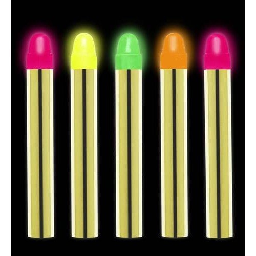 562741436548 2 500x500 1 Fosforlu Glow Parti Boyası 6’lı – Karanlıkta Parlayan Yüz Boyası najmaddin.com parlak bir glow efekti sunar.Karanlıkta Parlayan Yüz Boyası 6 farklı renkten oluşan setiyle yüz ve vücut kullanımına uygundur. Kalem şeklindeki tasarımı sayesinde kolay uygulanır