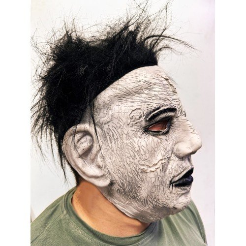 562741436645 2 500x500 1 Siyah Saçlı Michael Myers Lateks Yüze Tam Yapışan Et Maske Korku Maskesi najmaddin.com profesyonel bir sahne aksesuarı deneyimi yaşatır.Öne Çıkan ÖzelliklerGerçekçi "Et" Dokusu: Yüksek kaliteli lateks malzeme kullanılarak üretilen yüzey