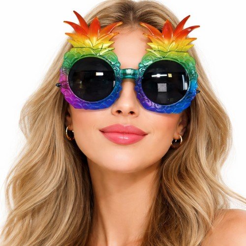 562741436695 3 500x500 1 Tropikal Ananas Tasarımlı Renkli Hawaii Parti Gözlüğü najmaddin.com ananasın karakteristik dokusunu modern ve eğlenceli bir sanat eserine dönüştürür.İkonik Ananas Figürü: Çerçevenin üst kısmında yer alan yeşil yaprak detayları ve gövde yapısı