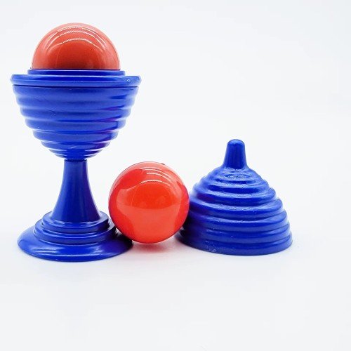 562741436785 5 500x500 1 Mavi Renk Sihirli Kupa Top Kaybetme Oyunu 7 cm najmaddin.com arkadaşlarınızı ve ailenizi keyifli numaralarla eğlendirebilirsiniz.7 cm Sihirli Kupa Oyuncağı kompakt boyutu sayesinde rahat taşınır ve her ortamda kullanılabilir. Dayanıklı plastik malzemeden üretilmiş olup uzun süreli kullanım sağlar.Sihirbazlık Kupa Seti doğum günü partileri