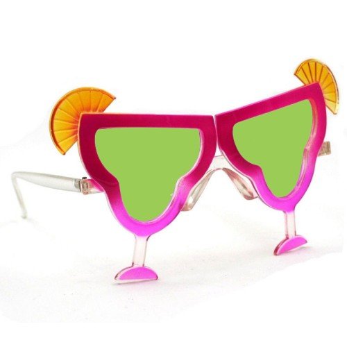 562741436813 2 500x500 1 Margarita Bardak Şeklinde Parti Gözlüğü Pembe 16x8 cm najmaddin.com klasik aksesuar anlayışına eğlenceli ve iddialı bir yorum getiriyor. 16x8 cm boyutlarındaki canlı pembe çerçevesi ve gözlerinizi gizlemeyen şeffaf yeşil camlarıyla