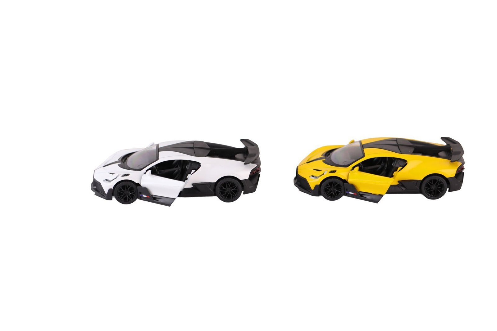 6r7a4698 Kopya 700x467 KT5442D ÇEKBIRAK BUGATTI DIVO najmaddin.com beyaz olmak üzere dört renk bulunmaktadır12 adetKutu ölçüsü: 41x28x4 cm
