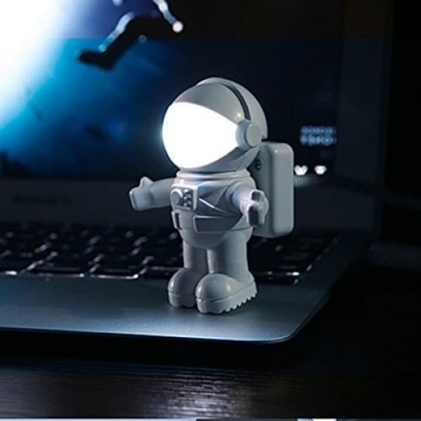 SHT22773 Usb Astronot Lamba Resim3 1745 Usb Astronot Lamba najmaddin.com hem klavyenizi aydınlatacak hem de size arkadaş olacak.Astronot Lamba