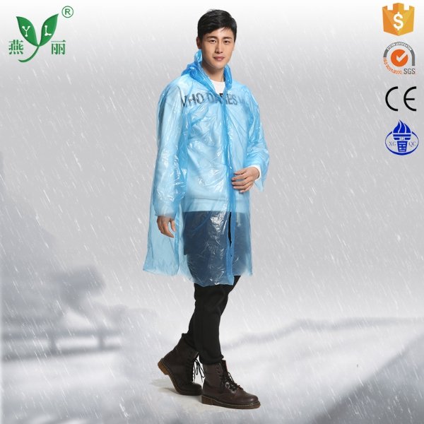 SHT29886 B 7919379 İnce Şeffaf Yağmurluk najmaddin.com kapüşonludur ve ön tarafında kalite dört adet çıtçıt vardır.İnce Şeffaf Yağmurluk