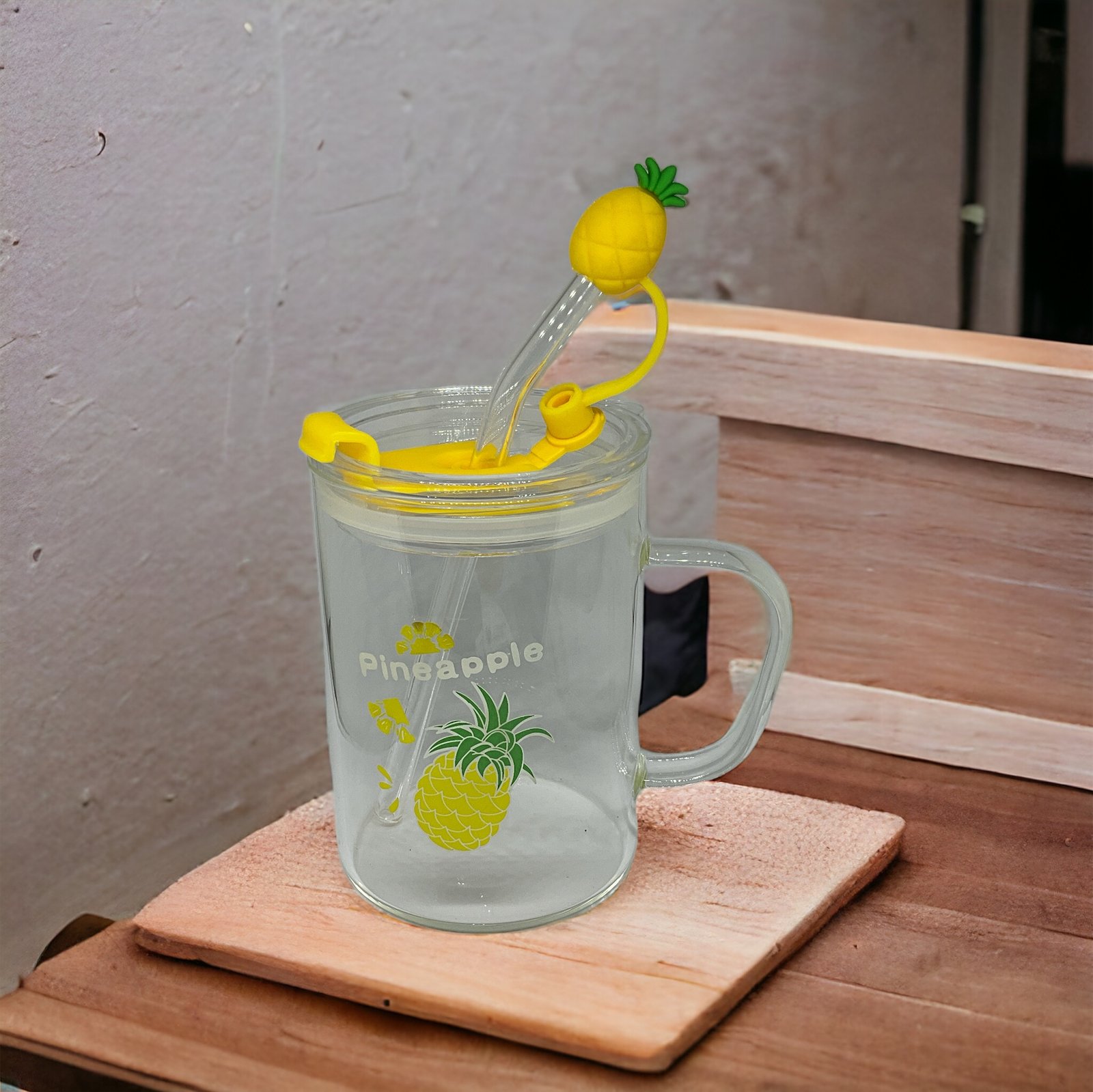 SHT34363 PhotoRoom 20240126 151724 700x700 Ananas Tasarımlı Kupa Bardak najmaddin.com 400 ml kapasiteyle hafif ve şık bir tasarıma sahiptir. Cam kapak