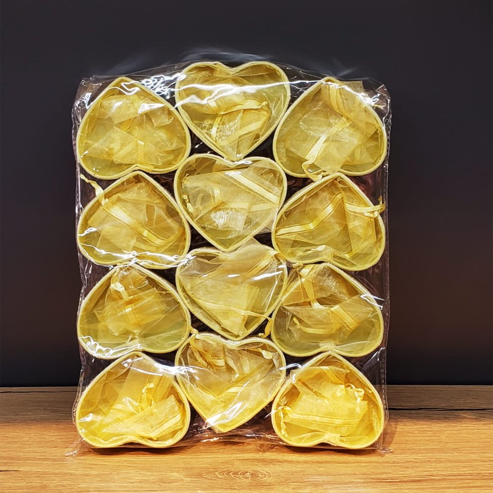 SHT94522 24242451597 2 700x700 Sarı Kalpli Tül Kese najmaddin.com şık görünümlü plastik kalp kutu ile birlikte sunulmaktadır. Kalp kutunun üzerinde yer alan simler