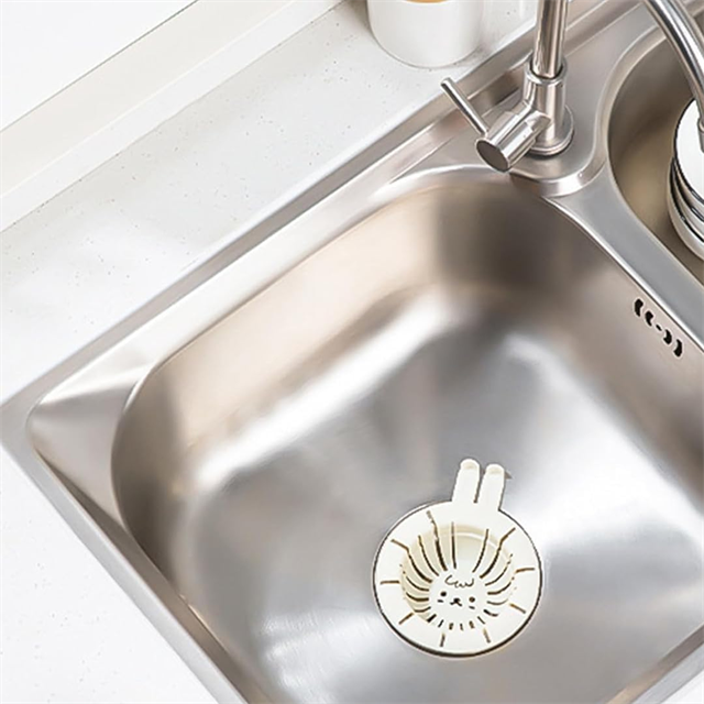 ZX197768 Sunup Sn 26031 Lavabo Drenaj Suzgeci C787 5 Sunup Sn-26031 Lavabo Drenaj Süzgeci najmaddin.com hem mutfakta hem de banyoda suyun akışını düzenlemek ve yabancı maddeleri filtrelemek için kullanılır. 13.5 *11 Cm ebatlarındadır.Teknik Detaylar:Tanım : Lavabo Drenaj SüzgeciSu akışını düzenlerken suyun altında biriken yiyecek ve diğer kalıntıların drenaj sistemine geçmesini önler.Kolay temizlenebilir özelliği sayesinde hijyen standartlarını korurGüvenilir elastikiyeti ve deforme olmayan tasarımıyla
