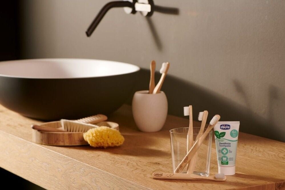 Chicco Bamboo Dis Fircasi 3 Yas 258528 700x467 Chicco Bamboo Diş Fırçası 3+ Yaş najmaddin.com hafif ve doğal olarak antibakteriyel özelliklere sahip