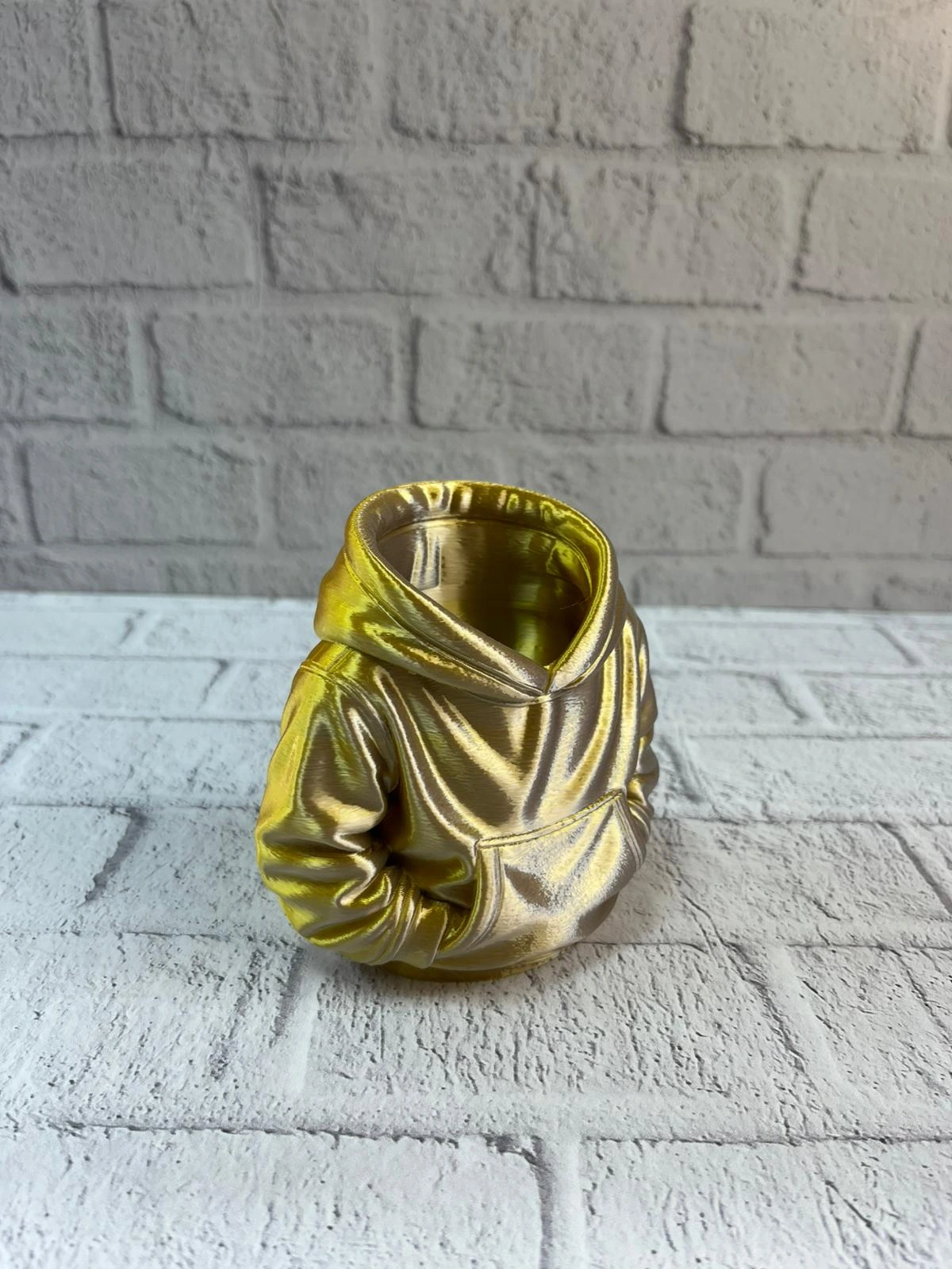 Dekoratif Gold Hoodie Kalemlik 10x10 Cm 434907396 Sw1200sh1600 700x933 Dekoratif Gold Hoodie Kalemlik 10x10 cm najmaddin.com kompakt yapısı sayesinde masa üzerinde düzen sağlarken alan tasarrufu sunar. Kalemler