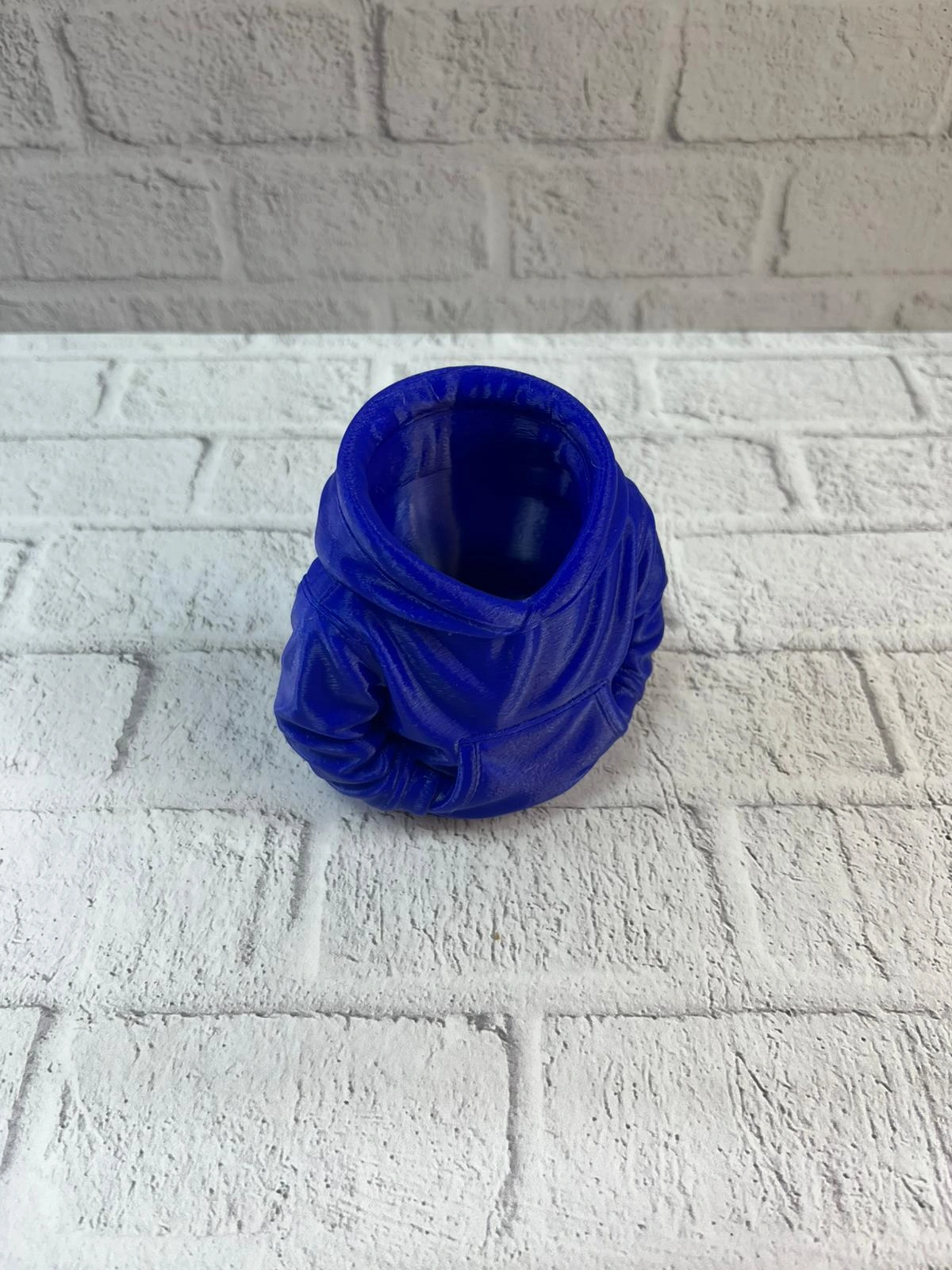 Dekoratif Lacivert Hoodie Kalemlik 10x10 Cm 415992517 Sw1200sh1600 700x933 Dekoratif Lacivert Hoodie Kalemlik 10x10 cm najmaddin.com kompakt yapısı sayesinde masa üzerinde alan tasarrufu sağlarken düzenli bir görünüm sunar. Kalemler