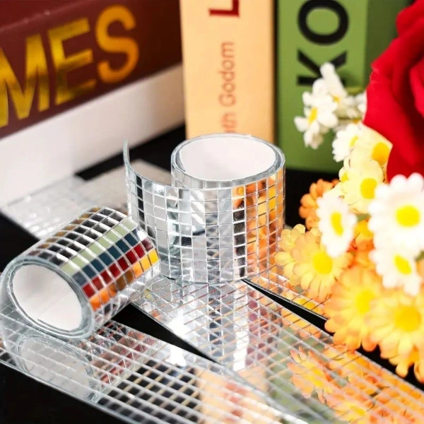 Gumus Renk Aynali Dekor Bandi Kendinden Yapiskanli 1 Metre X 4 Cm 460260823 Sw600sh600 Gümüş Renk Aynalı Dekor Bandı Kendinden Yapışkanlı 1 Metre x 4 cm najmaddin.com yüksek kaliteli gümüş renkli aynalı mozaik taşlardan üretilmiştir. Esnek yapısı sayesinde düz veya kavisli yüzeylerde kolaylıkla uygulanabilir. Kendinden yapışkanlı yüzeyi sayesinde ek yapıştırıcıya ihtiyaç duymaz ve uygulama sırasında dağınıklık oluşturmaz. Işığı yansıtan aynalı yüzeyi