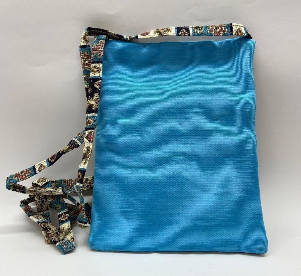 Otantik Cuzdan Kucuk Boy Gs102 20676 700x643 Otantik Desenli Fermuarlı Askılı Çanta Özel Dikim - GS201 najmaddin.com 14 cm x 18 cm boyutlarındadır. İç kısmı astarlıdır.