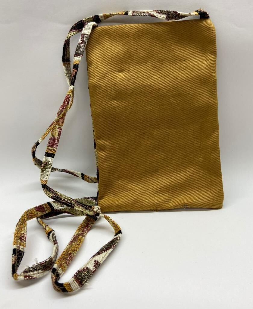 Otantik Desenli Fermuarli Askili Canta Ozel Dikim Gs301 20682 700x853 Otantik Desenli Fermuarlı Askılı Çanta Özel Dikim - GS302 najmaddin.com 14 cm x 20 cm boyutlarındadır. İç kısmı astarlıdır.