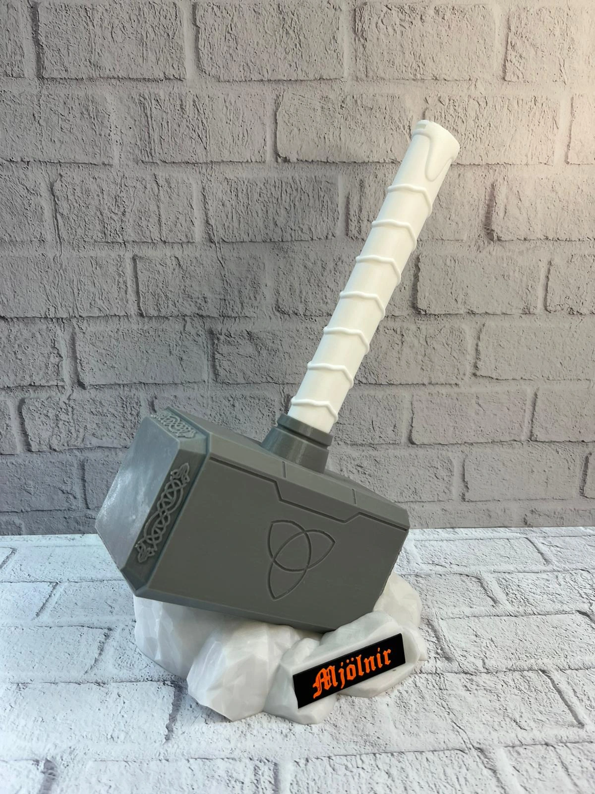Thor Cekici Dekoratif Figur Mitolojik Ve Fantastik Ev Aksesuari 20x34 Cm 491987580 Sw1200sh1600 700x933 Thor Çekici Dekoratif Figür Mitolojik ve Fantastik Ev Aksesuarı 20x34 cm najmaddin.com çalışma odası veya oyun odalarında güçlü ve karizmatik bir atmosfer oluşturmak isteyenler için özel bir dekoratif aksesuardır.
