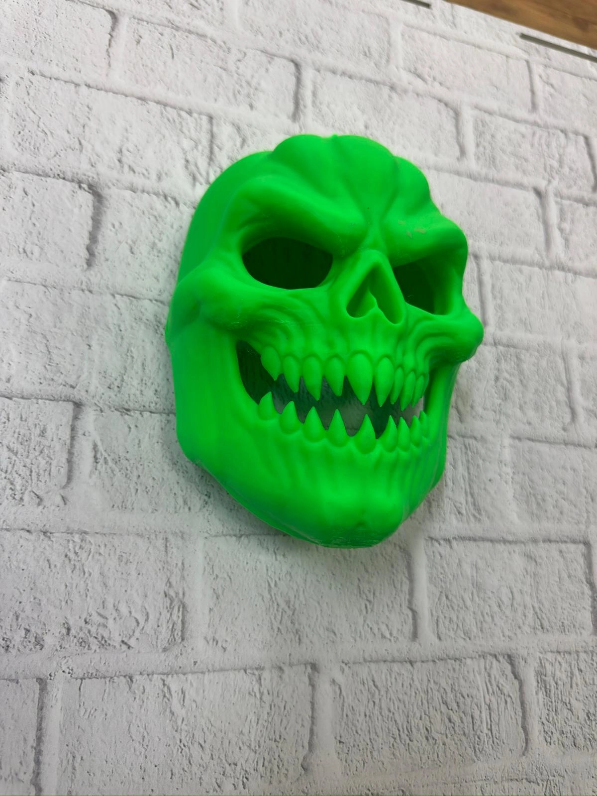 Yesil Korku Temali Maske Cadilar Bayrami Dekor 4 17761695 Sw1200sh1600 700x933 Yeşil Korku Temalı Maske Cadılar Bayramı Dekor najmaddin.com farklı ve cesur dekorasyon tercih eden kullanıcılar için hem evde hem de partilerde kullanılabilecek ideal bir tasarım objesidir. Maske