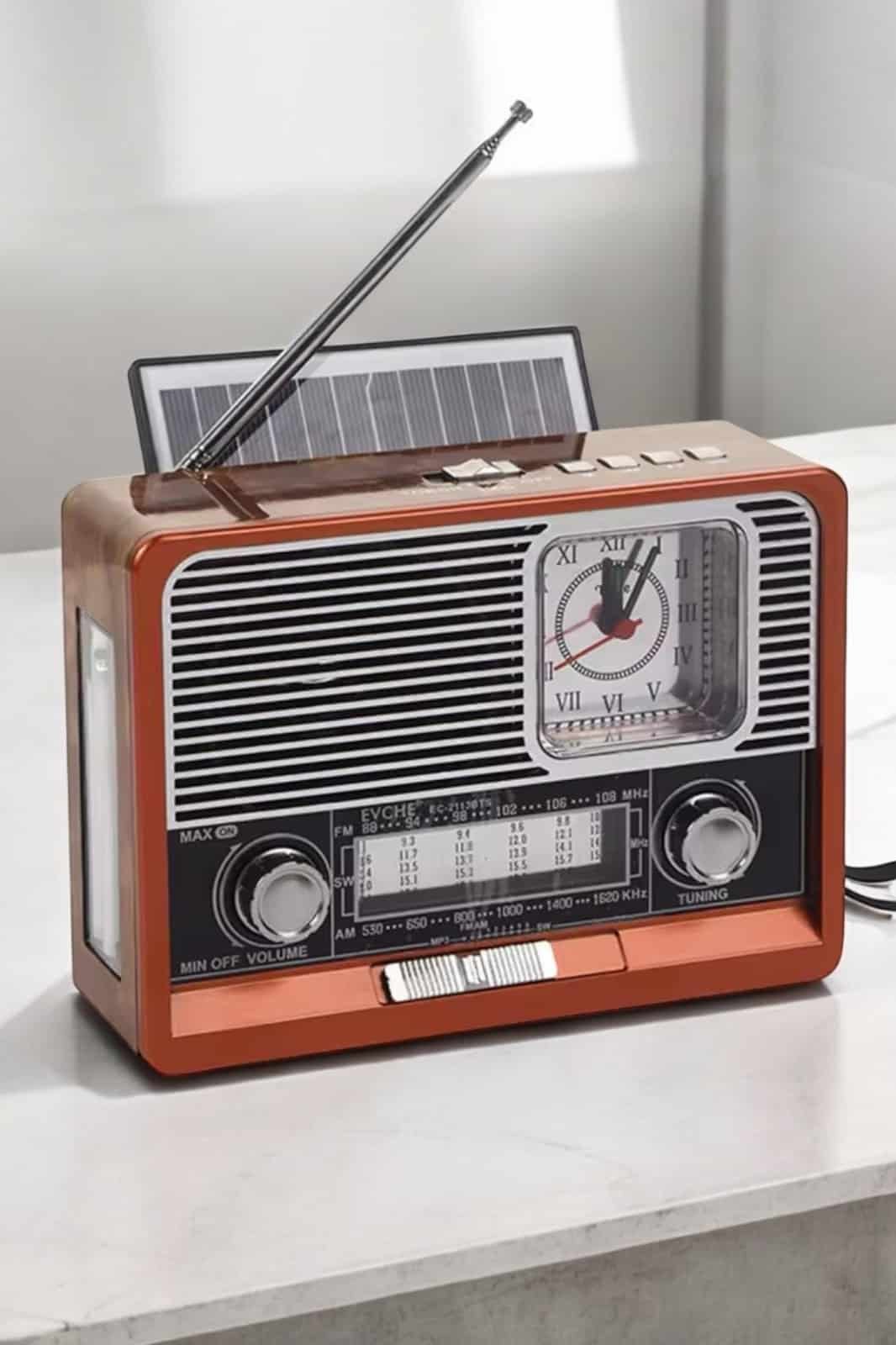 WhatsApp Gorsel 2024 12 27 Saat 11.03.11 2c935027 700x1051 Nostaljik Görünümlü USB Girişli Bluetooth Bağlantılı Radyo najmaddin.com Taşınabilir ve Şarjlı: Dahili 18650 şarjlı bataryası sayesinde kablosuz kullanım imkanı sağlar; açık hava etkinliklerinde