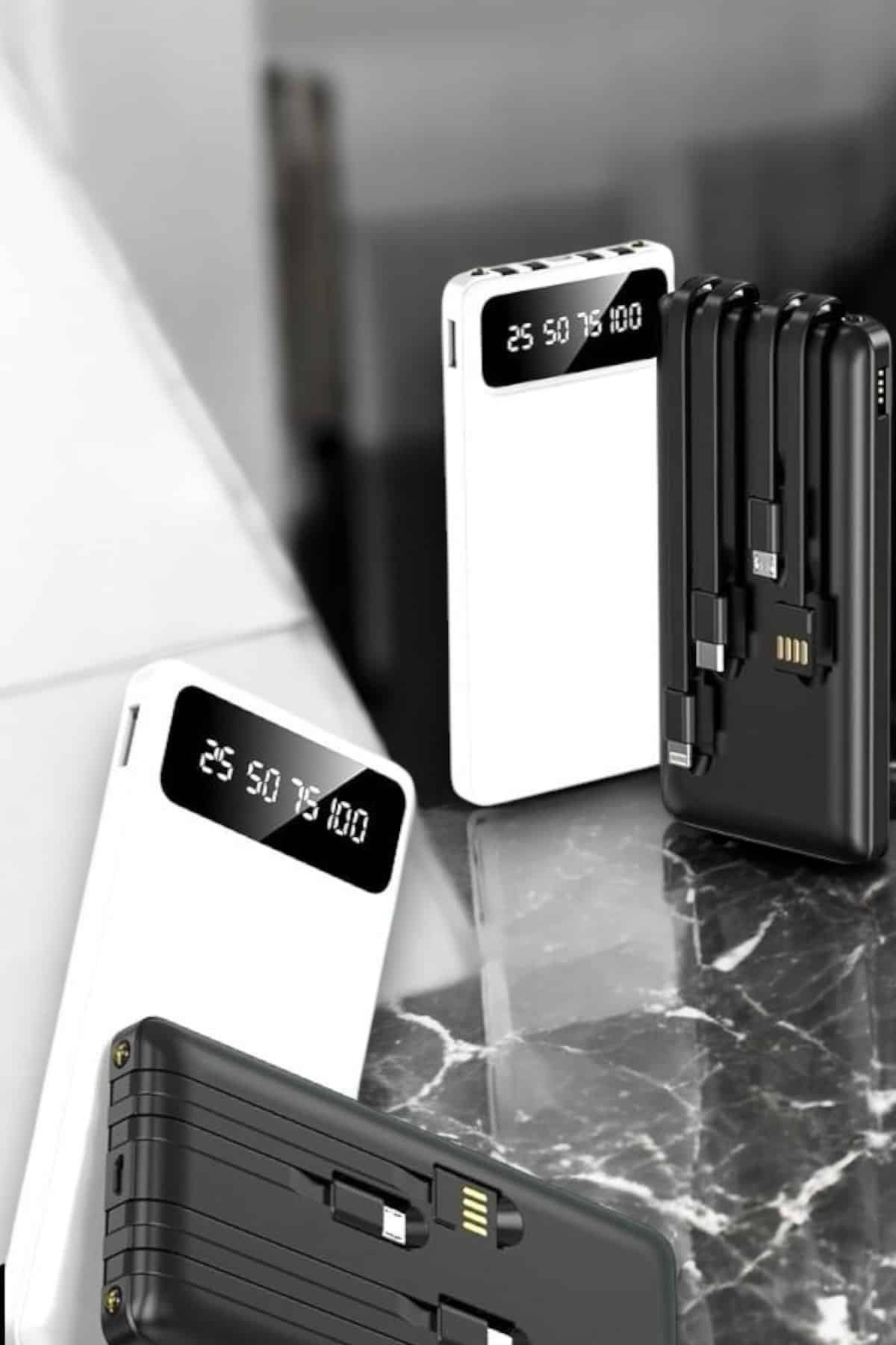 WhatsApp Gorsel 2025 01 02 Saat 03.26.30 9413e09f Photoroom 700x1050 20.000 Mah Led Işıklı LCD Ekran USB Girişli Type-C Lightning Powerbank najmaddin.com tabletler ve diğer taşınabilir cihazları defalarca şarj etme imkanı tanırken