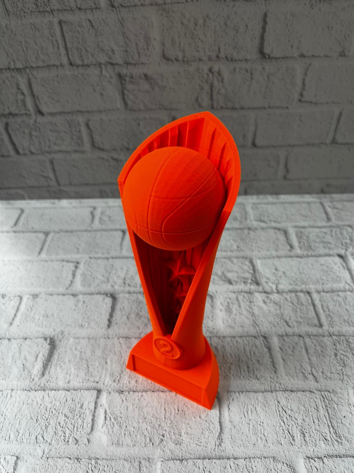 WhatsApp Image 2025 12 11 At 11.45.49 700x933 Turuncu Kupa 23cm Basketbol Temalı Dekoratif Ödül Biblosu najmaddin.com ofis
