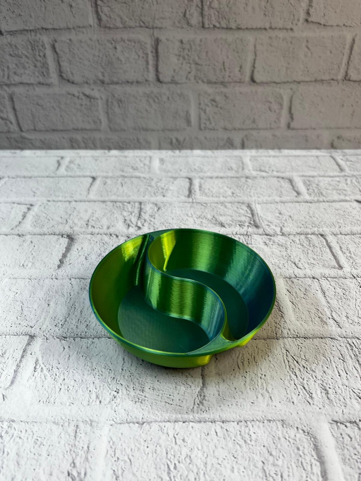 WhatsApp Image 2025 12 20 At 10.36.21 700x933 Dekoratif Yeşil Çerezlik Kase 4’lü Set 3x12 cm najmaddin.com kuruyemiş ve atıştırmalıklar için ideal boyuttadır. 4 adetlik set içeriği sayesinde hem günlük kullanımda hem de misafir ağırlarken rahatlıkla tercih edilebilir.